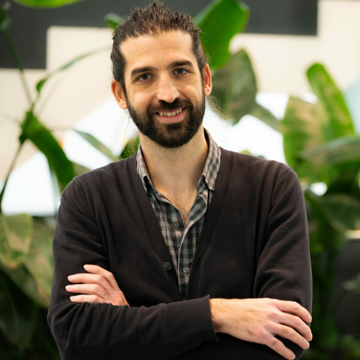 Stamatis Papathanasiou receives the 2024 EACR-Mark Foundation-Pezcoller ...